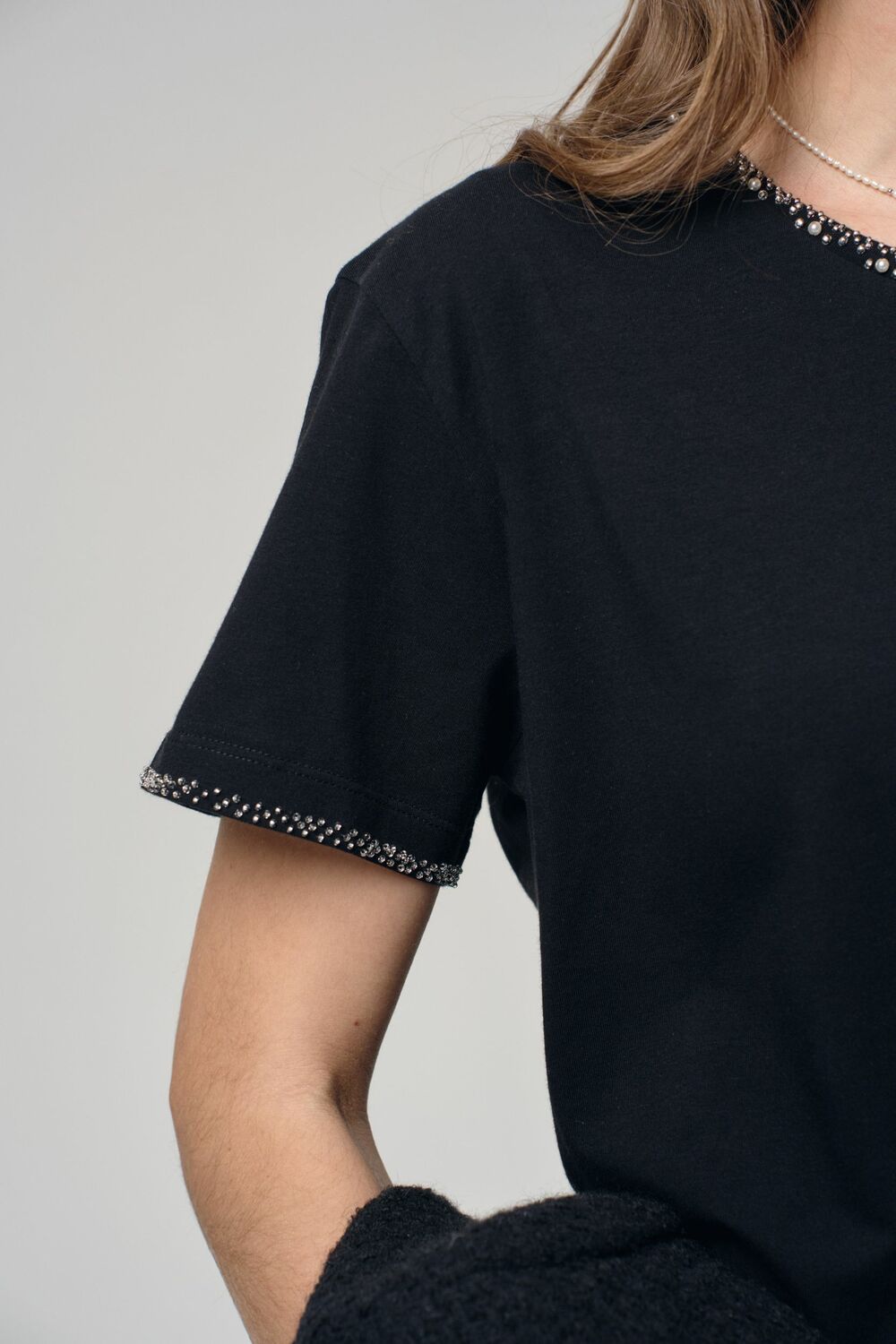Футболка с бисером черная