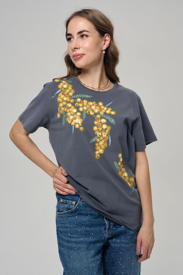 Футболка с мимозой графитовая