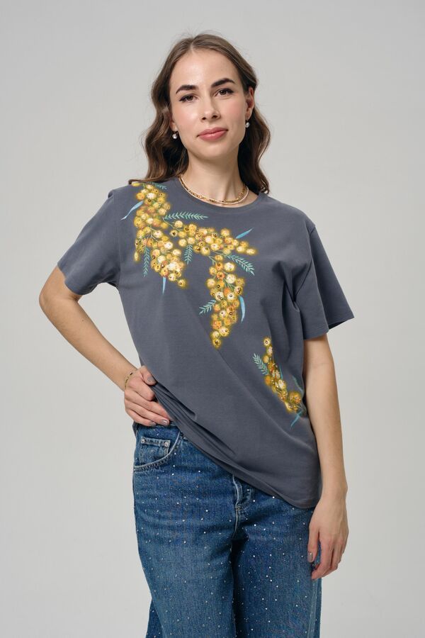 Футболка с мимозой графитовая