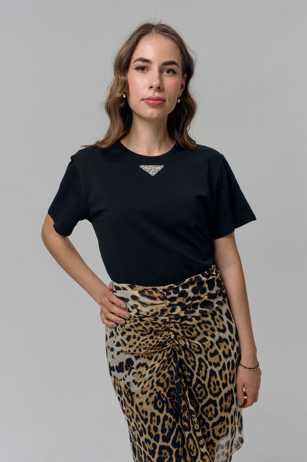 Футболка с кристальной вышивкой в стиле Prada