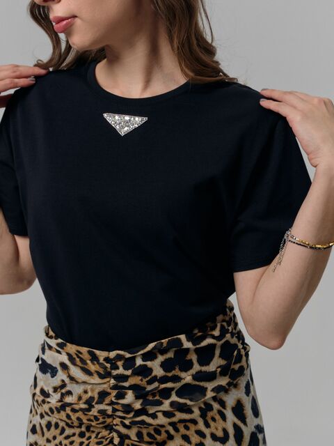 Футболка с кристальной вышивкой в стиле Prada