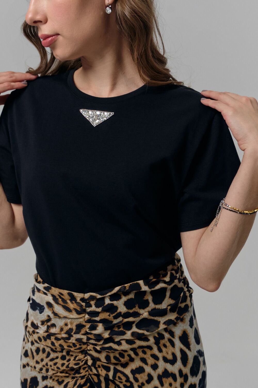 Футболка с кристальной вышивкой в стиле Prada