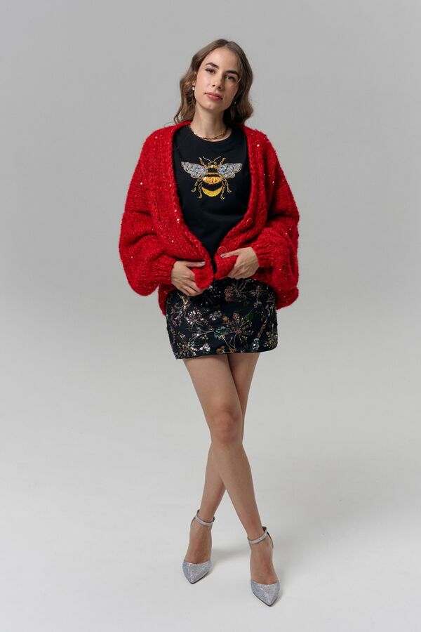 Футболка со шмелем черная