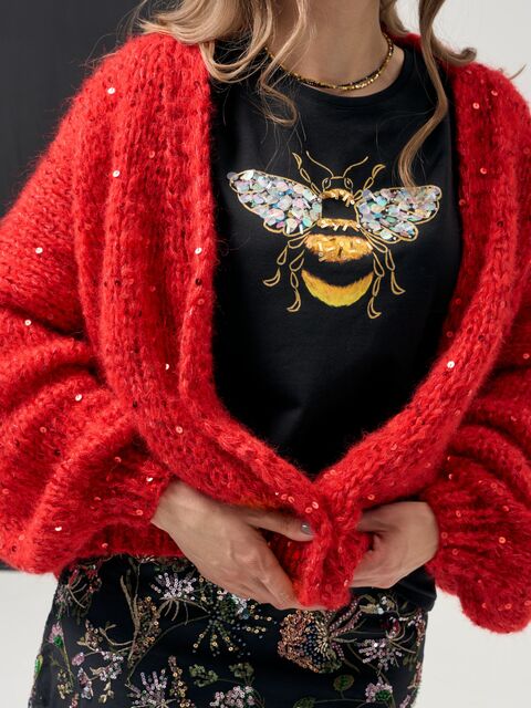 Футболка со шмелем черная