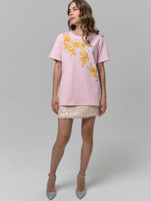 Розовая футболка с мимозой