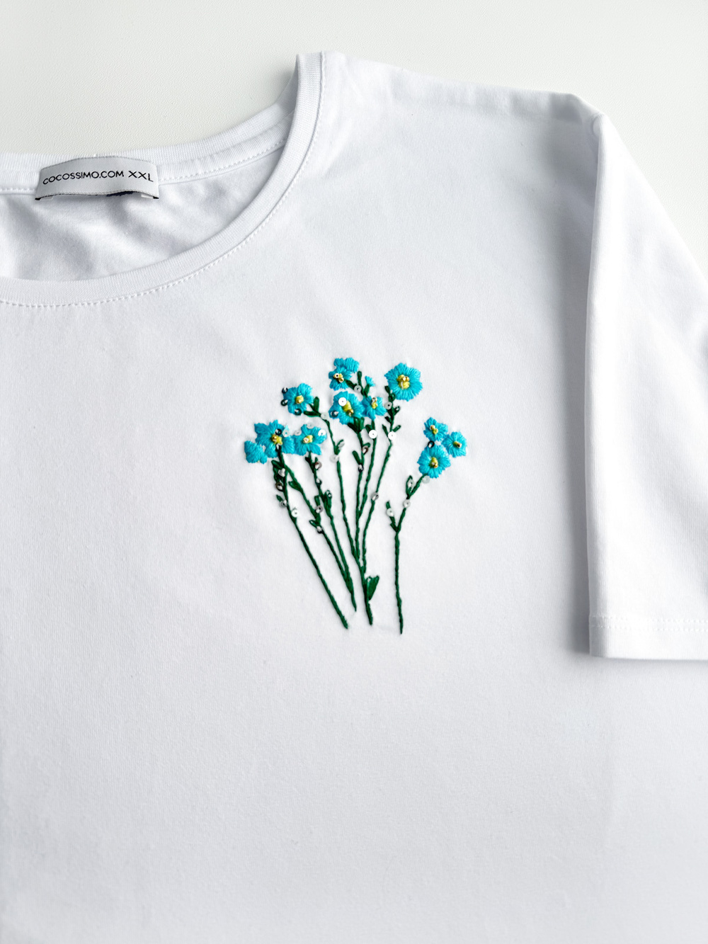Футболка незабудки с вышивкой мулине