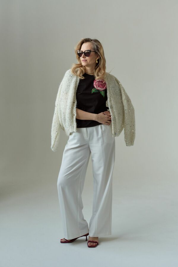 Футболка с пионом черная