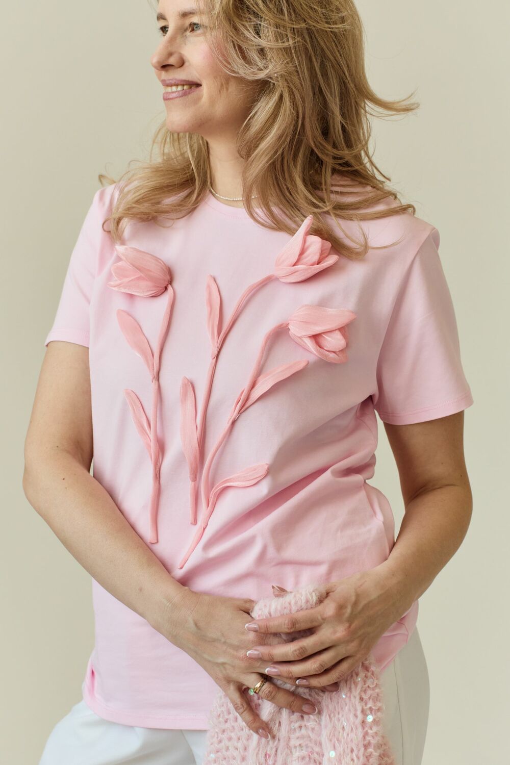 Футболка розовая с тюльпанами